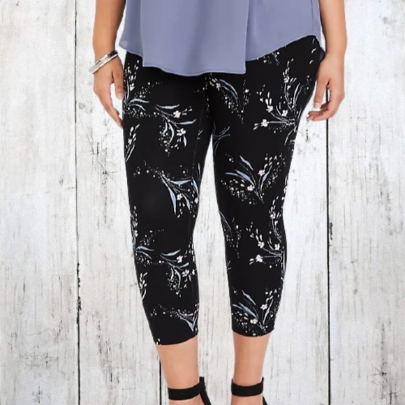Torrid Floral Black Pants Size 3X - Picture 3 of 5